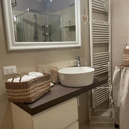 Casa Noe - Trilocale - Centro - Wifi - Spazioso Terrazzo Apartamento *